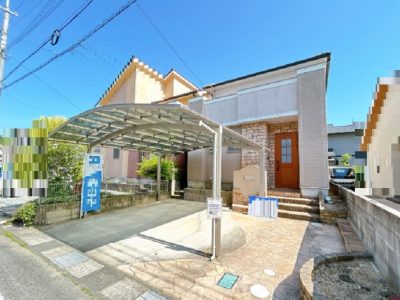 木造2階建／並列2台カーポート付き♪(外観)