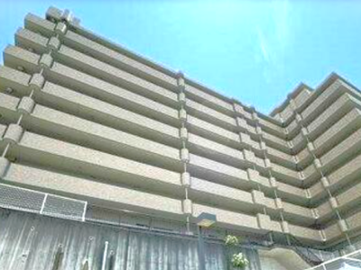 重厚感ある佇まいのマンション。9階建ての7階部分です。(外観)