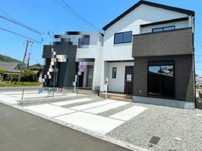 切妻屋根のツートンカラーのおしゃれな外観(外観)