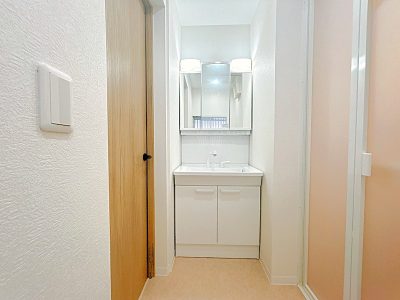 洗面化粧台新調♪(内装)