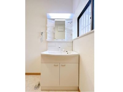 シャワー付き洗面化粧台新調♪(内装) シャワー付き洗面化粧台新調♪(内装)