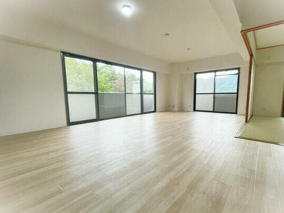 南東角部屋・約21,9帖の広々LDK(居間)