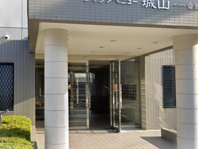 南向きエントランス(玄関)