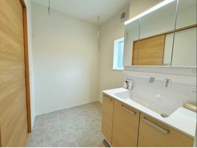 洗ってすぐ干すが可能なホスクリーン付きの洗面室 ※弊社施工例/実際の仕様とは異なります。(内装) 洗ってすぐ干すが可能なホスクリーン付きの洗面室 ※弊社施工例/実際の仕様とは異なります。(内装)