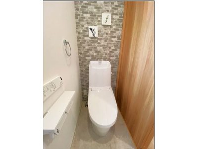 温水洗浄便座付きトイレは２ヶ所♪※同社施工例／実際の仕様とは異なります。(内装)