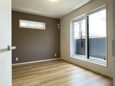 バルコニーに面した主寝室