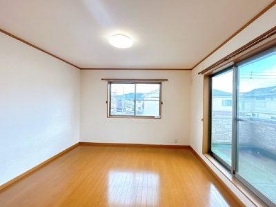バルコニーに面した洋室(内装)