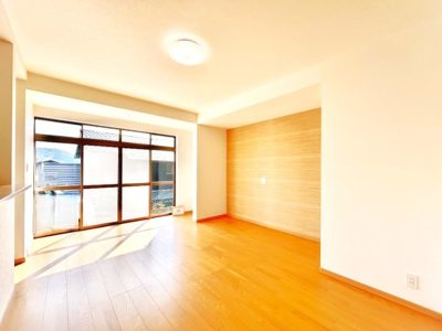 日差しがたっぷり降り注いで明るいLDK♪(居間) 日差しがたっぷり降り注いで明るいLDK♪(居間)