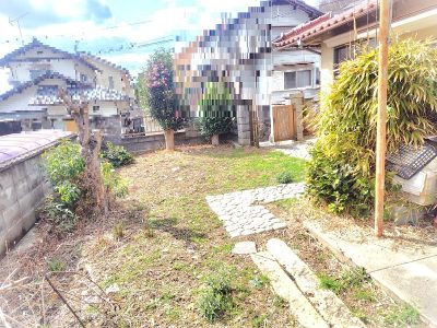 奥（東側）は空地なので採光通風良好(外観)
