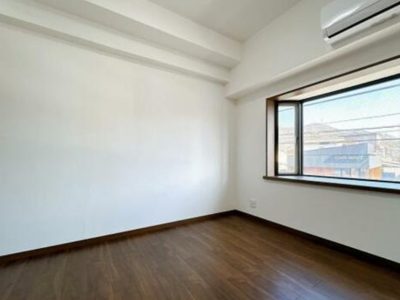 洋室5.4帖/出窓があります♪ 洋室5.4帖/出窓があります♪