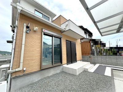 優しいカラーの木造2階建(外観)