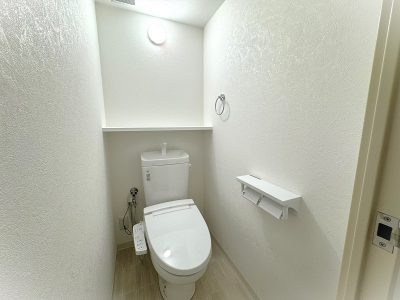 トイレ新調しました／温水洗浄便座付き♪