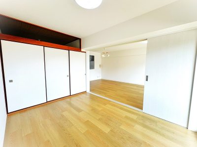 南側洋室／引戸を開けて々ＬＤＫとして使うのも◎
