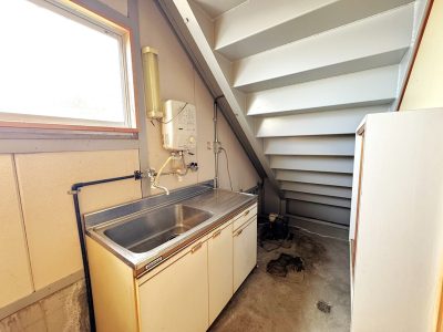 階段下の流し台(内装)