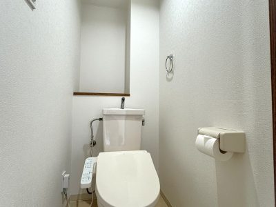 温水洗浄便座新調。クロス・床貼替済♪ 温水洗浄便座新調。クロス・床貼替済♪