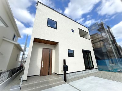 キューブ型のスタイリッシュな外観です♪(外観)