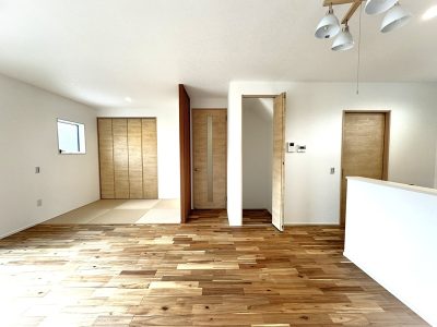 素足で歩きたくなる無垢板フローリング(居間) 素足で歩きたくなる無垢板フローリング(居間)