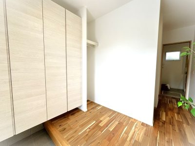 大容量シューズボックスとオープンクローク 大容量シューズボックスとオープンクローク