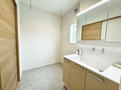 【弊社施工例】三面鏡タイプのシャワードレッサー(内装)