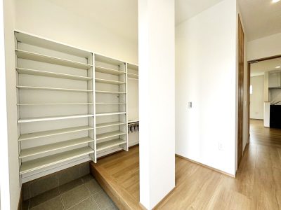 【弊社施工例】オープン大容量収納棚(玄関)