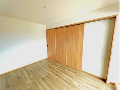 引き戸を閉めれば6帖の個室に♪(内装)