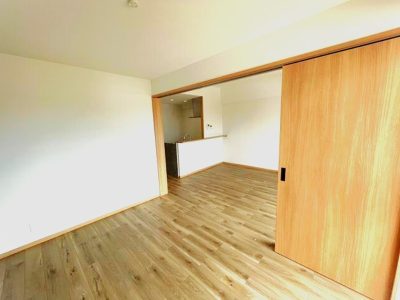 三連引き戸を開放すれば大開口で広々空間へ♪(内装)