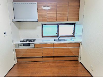 壁付けのシステムキッチン(キッチン)