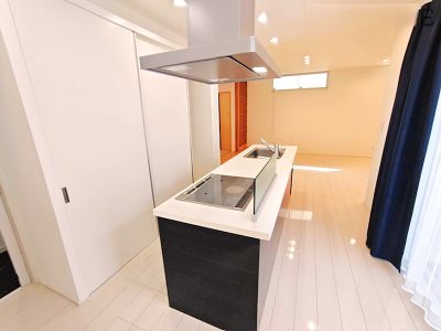 ご家族や友人も参加しやすいアイランドキッチン♪(キッチン)