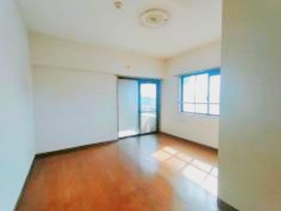 洋室7.3帖／バルコニーへ続く掃き出し窓と東側に窓がある開放感ある居室です♪(内装)